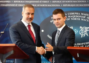 Σκόπια: «Μακεδονία» από τον Τούρκο ΥΠΕΞ και υποσχέσεις στρατιωτικής συνεργασίας