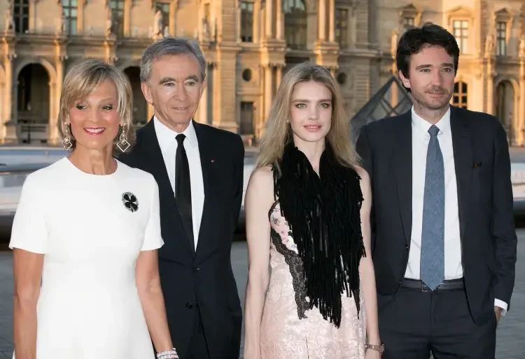 Bernard Arnault: Η απλή φόρμουλα των πλουσιότερων ανθρώπων στον κόσμο που οδηγεί στην επιτυχία