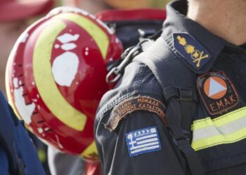 Χανιά: Νεκρή τουρίστρια και δεκάδες εγκλωβισμένοι από κατολίσθηση στο φαράγγι της Σαμαριάς