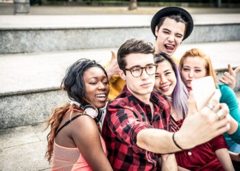 Επενδυτικές τάσεις στην Ελλάδα: Πού επενδύουν τα χρήματά τους Millennials και Gen-Z