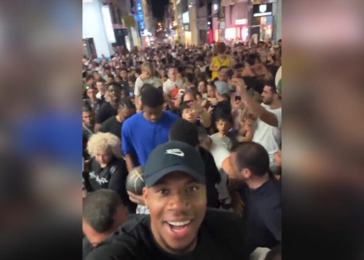 Ποιος ήταν ο Ντίνος Καρύδης