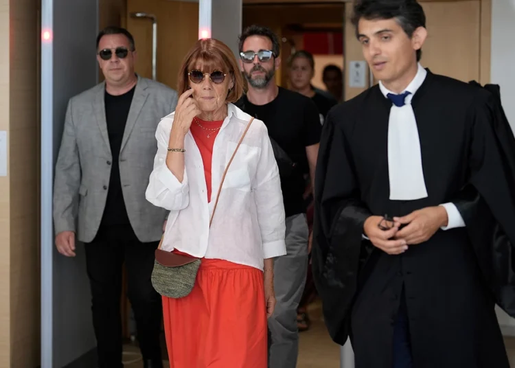 Γαλλία /Συγκλόνισε η Ζιζέλ για τους βιασμούς: «Με αντιμετώπιζαν σαν πάνινη κούκλα, σαν μια σακούλα σκουπιδιών»