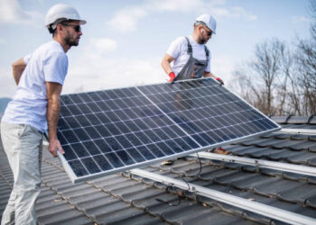 Πώς θα βάλουν φωτοβολταϊκά οι πολυκατοικίες