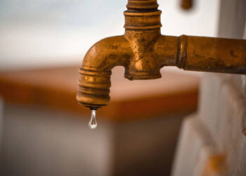 Τα μέτρα του ΥΠΕΝ για τη λειψυδρία: Η Αθήνα έχασε 400 εκατ. κυβικά νερού σε δύο χρόνια λόγω ανομβρίας