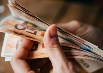 Ένωση Δικαστών και Εισαγγελέων: Ζητούν την επαναφορά στο Δημόσιο του 13ου και 14ου μισθού