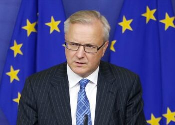 Όλι Ρεν: Οι μειώσεις των επιτοκίων στηρίζουν την ανάπτυξη