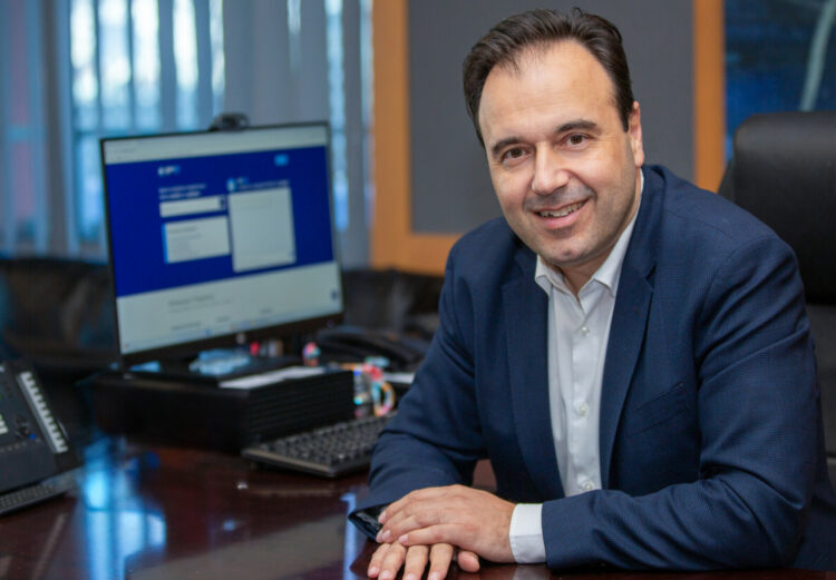 Telecoms/Παπαστεργίου: Φρένο της κυβέρνησης στις αυξήσεις σε ευρυζωνικές συνδέσεις