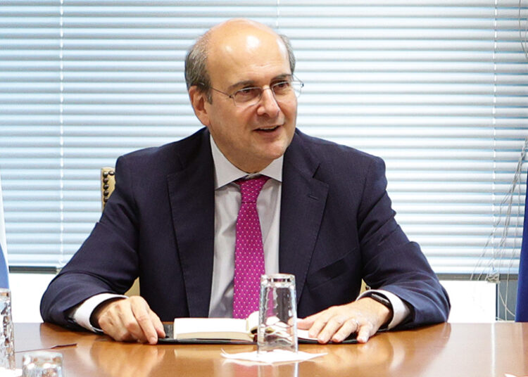 ΥΠΕΘΟ: Στο τραπέζι νέα κίνητρα για συγχωνεύσεις επιχειρήσεων