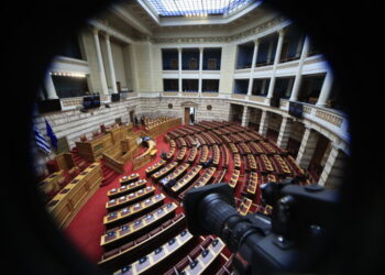 Βουλή: Προς ψήφιση το νομοσχέδιο του υπουργείου Εσωτερικών για τη ρύθμιση οφειλών προς τους Δήμους