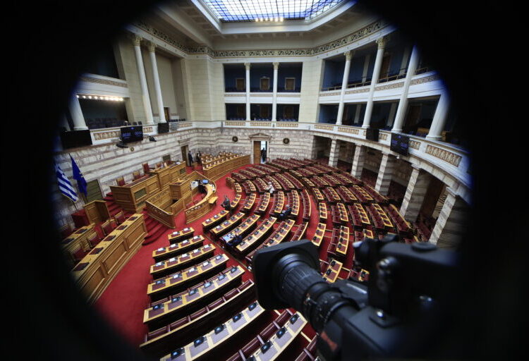 Βουλή: Προς ψήφιση το νομοσχέδιο του υπουργείου Εσωτερικών για τη ρύθμιση οφειλών προς τους Δήμους