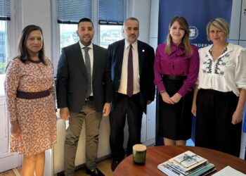 Γυναίκες θύματα έμφυλης βίας: Την δωρεάν παροχή νομικής βοήθειας συζήτησαν η υφυπουργός Κατερίνα Παπακώστα και ο πρόεδρος του ΔΣΑ