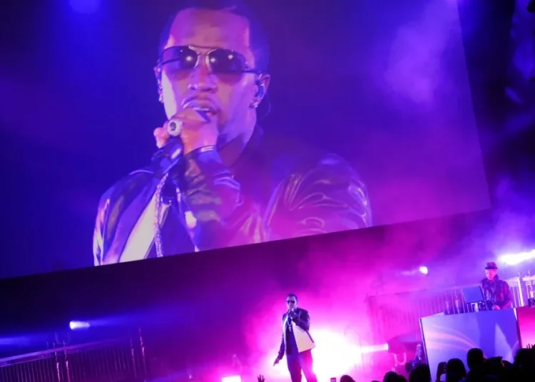 Diddy: Φρίκη πίσω από τη λάμψη της σόουμπιζ -Εμπλέκονται πολιτικοί και διασημότητες στο δίκτυο -Oι θεωρίες συνωμοσίας και η… JLo