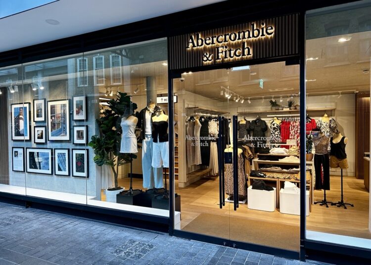 Abercrombie & Fitch: Ο πρώην CEO της Μάικ Τζέφρις, συνελήφθη για trafficking