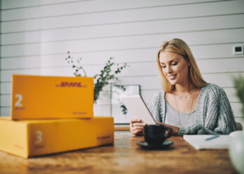 DHL Express: Νέα υπηρεσία επιστροφής δεμάτων χωρίς ετικέτα