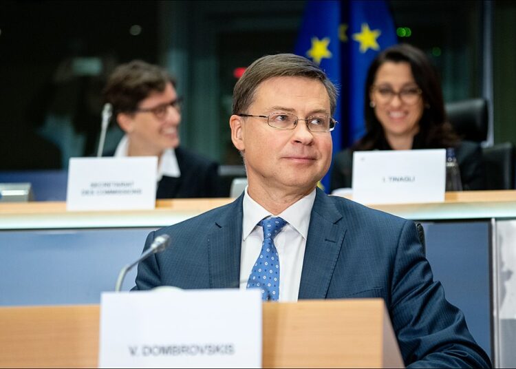 Ηλεκτρικά αυτοκίνητα: Η ΕΕ προχωρά στην επιβολή επιπρόσθετων δασμών ως και 35% στην Κίνα