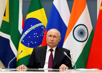 BRICS: Κηρύσσουν τον «πόλεμο» στο δολάριο