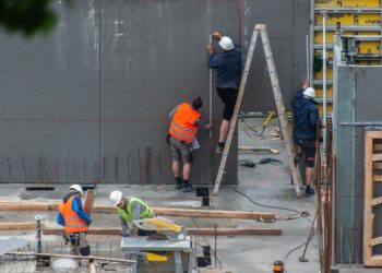 Σήμερα η οικοδομή δίνει μεροκάματα 160 ευρώ ενώ όταν αρχίσει το έργο του ελληνικού αναμένεται να αυξηθούν περαιτέρω