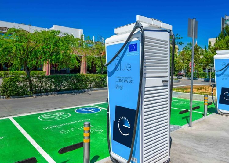 bluePass: Η νέα υπηρεσία από τη ΔΕΗ για φόρτιση ηλεκτρικού αυτοκινήτου σε δημόσιους φορτιστές ΔΕΗ blue και στο σπίτι