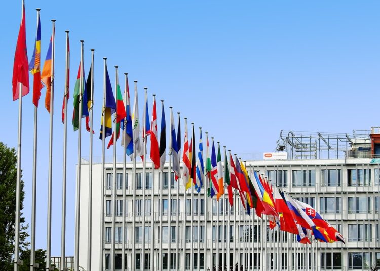 ΕΕ: Υψηλά ελλείμματα έως το 2029 βλέπει το ΔΝΤ