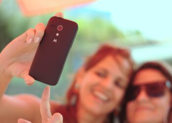 Αφήνει τα SMS και περνά στο Gov.gr Messenger το δημόσιο