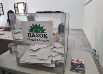 Εκλογές στο ΠΑΣΟΚ: Ανδρουλάκης ή Δούκας: Άνοιξαν οι κάλπες για τον β’ γύρο των εσωκομματικών εκλογών