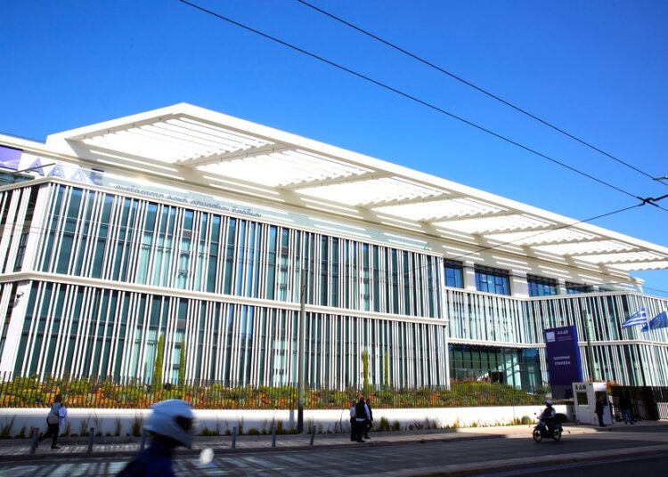 «Ανοιχτοί λογαριασμοί» με την Εφορία: Ποιες υποχρεώσεις πρέπει να κλείσετε μέχρι το τέλος του έτους