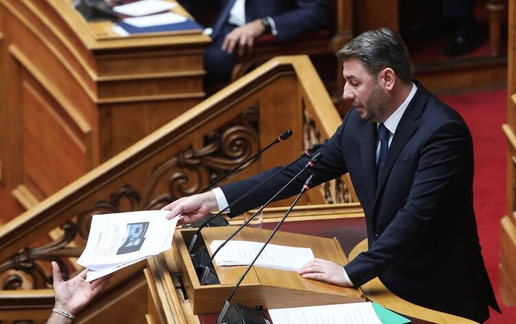 Ανδρουλάκης: Τώρα που «ξεπάγωσε» η οικοδομή, να «παγώσει» η Golden visa