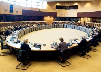 Η Ευρώπη θωρακίζεται με κοινές αγορές όπλων από τον κοινοτικό προϋπολογισμό πλέον των 11 δισ. ευρώ