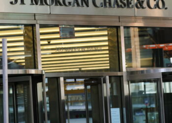 Τι εκτιμούν UBS και JP Morgan για το «σπριντ» των ελληνικών τραπεζών