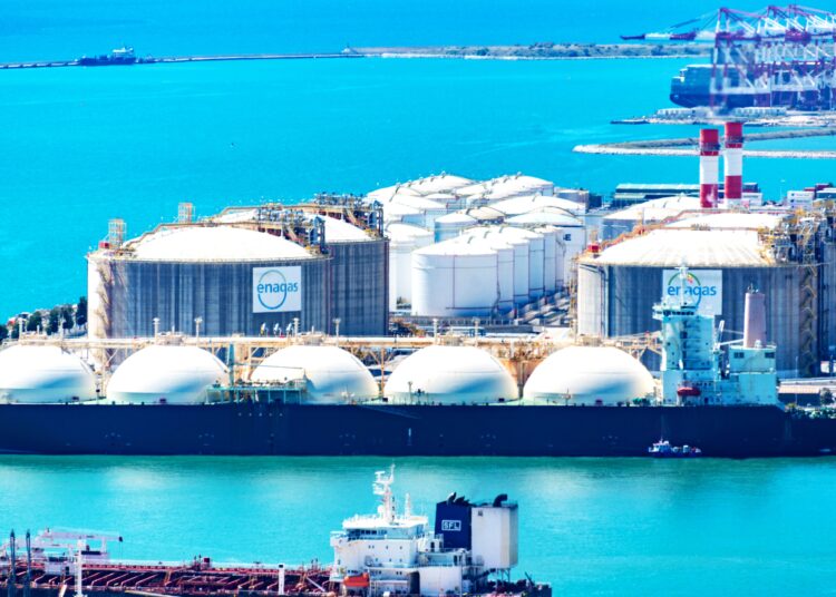Παγκόσμια στροφή στο LNG: «Αγώνας δρόμου» για ανάπτυξη των υποδομών – Σε εξάρτηση η Ευρώπη