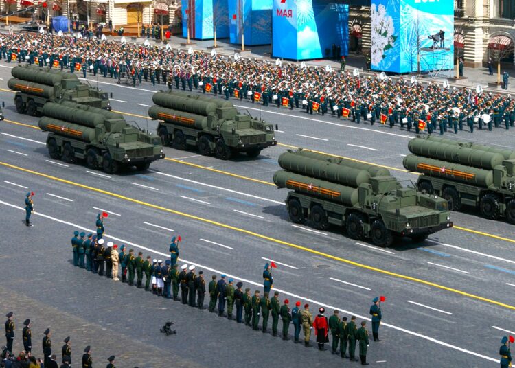 Η Ρωσία αυξάνει τις αμυντικές της δαπάνες κατά 30% το 2025