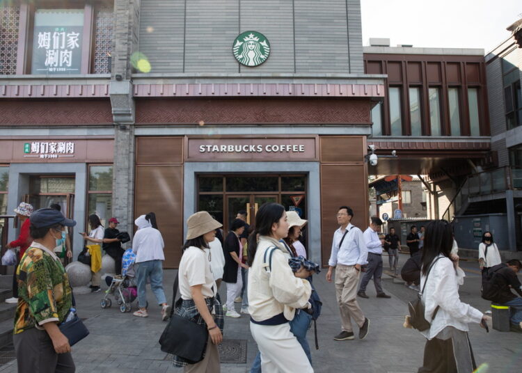 Starbucks: Οι αλλαγές από τον νέο CEO για να αντιστρέψει το κλίμα – Νέα καταστήματα στην Κίνα