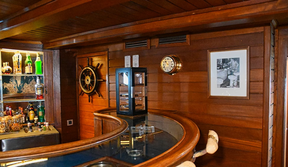 Χριστίνα Ω - Μπαρ «Άρης»