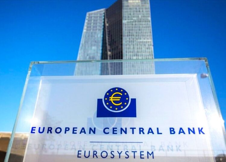 Η εκτίναξη μισθολογικών αυξήσεων στην ευρωζώνη προληματίζουν την ΕΚΤ