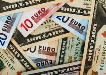 Συνάλλαγμα: Το ευρώ ενισχύεται 0,35%, στα 1,0567 δολάρια