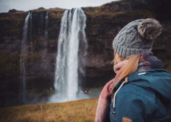Καιρός: Ψυχρό μέτωπο με θυελλώδη βοριά και κρύο το Σαββατοκύριακο
