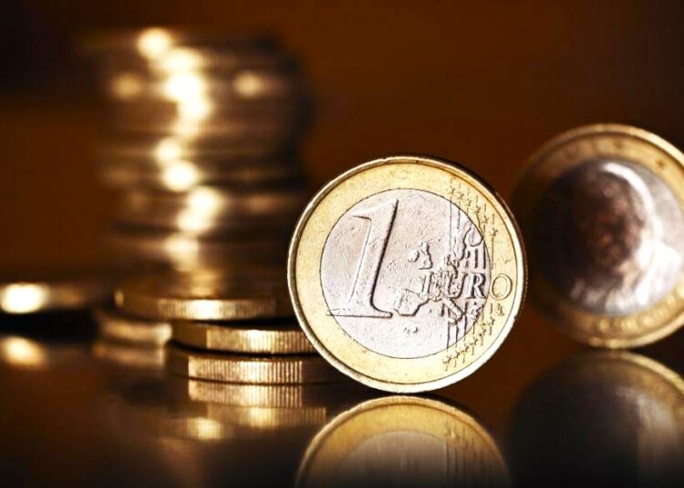 Μικρή ανάσα ανακούφισης για την ισοτιμία ευρώ έναντι δολαρίου