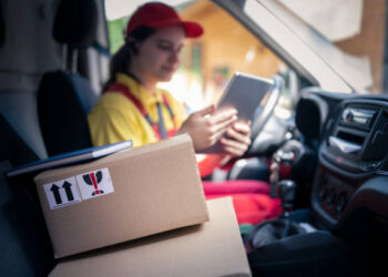 Εταιρίες κούριερ: «Έμφραγμα» στα κούριερ ενόψει Black Friday και Χριστουγέννων