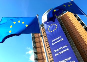 Κομισιόν: Η Ελλάδα ανάμεσα στις χώρες με θετική αξιολόγηση για το Μεσοπρόθεσμο