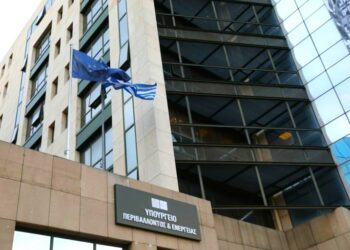 ΥΠΕΝ: Άμεσα αποτελέσματα για τους καταναλωτές με την παρέμβαση στο κόστος του ρεύματος