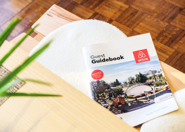 «Μπλόκο» στα Airbnb: Ο STAMA ρίχνει το «γάντι» στην κυβέρνηση