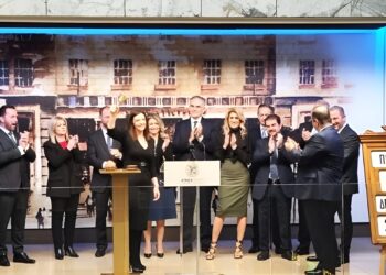 Η Attica Bank χτύπησε το καμπανάκι στο Χρηματιστήριο Αθηνών