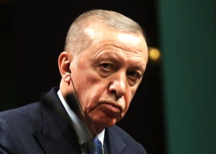 Ερντογάν προς Κούρδους: «Ή θα καταθέσετε τα όπλα ή θα θαφτείτε μαζί τους»