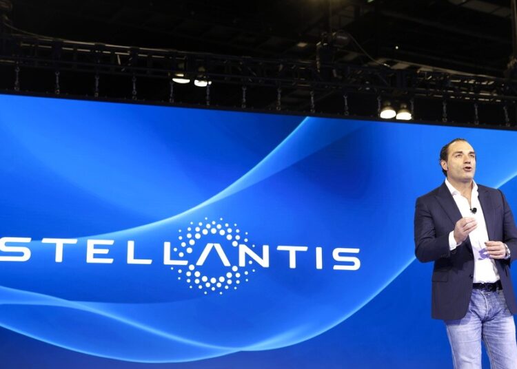 Stellantis: Οι επόμενες κινήσεις μετά την αποχώρηση του CEO Carlos Tavares