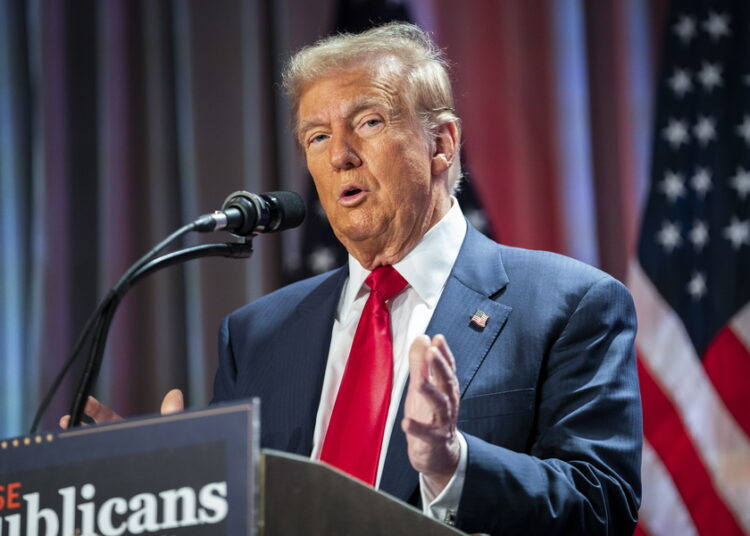 Τραμπ Vs BRICS: Απειλεί με 100% δασμούς αν προχωρήσουν σε «αντίπαλο» νόμισμα