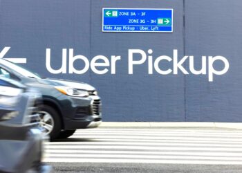 «Store Pickup»: Σε ρόλο κούριερ τα ΤΑΧΙ της Uber σε Αθήνα και Θεσσαλονίκη
