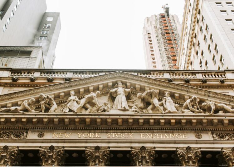 Wall Street: Θα έρθει φέτος το «Santa Claus Rally» ή να το ξεχάσουν οι Νεοϋορκέζοι;