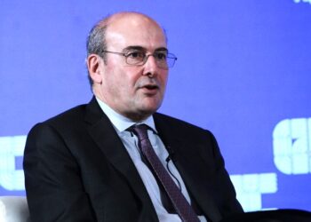 Αλλαγές στο τραπεζικό τοπίο σχεδιάζει η κυβέρνηση για μείωση προμηθειών και ρευστότητα