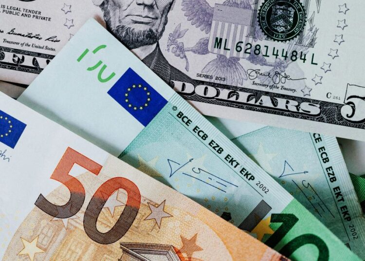 Σταθερή πτωτική πορεία για το EUR/USD – Πότε θα δούμε την ισοτιμία 1:1