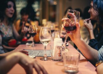 Γιατί λέμε τον οίνο, κρασί; Η εξήγηση